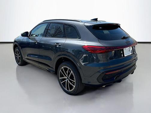 Tambora Gray Metallic 2026 Audi Q5 Premium Plus TFSI quattro S tronic