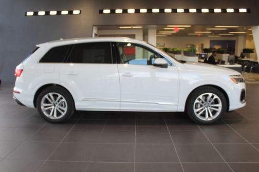 2026 Audi Q7 55 Premium Plus