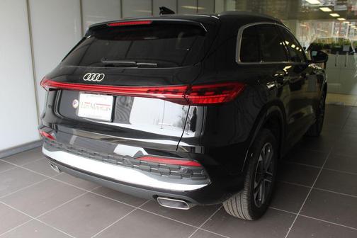 2025 Audi Q5 Premium TFSI quattro S tronic