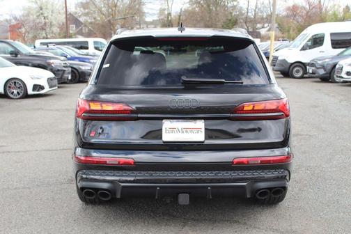 Mythos Black Metallic 2026 Audi SQ7 4.0T Prestige