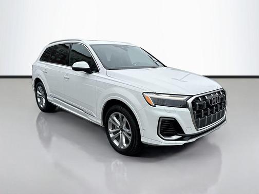 White 2025 Audi Q7 55 Premium Plus