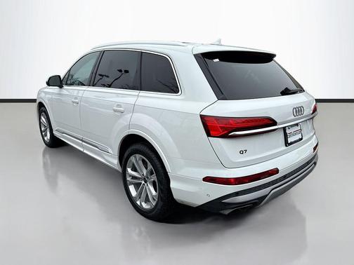White 2025 Audi Q7 55 Premium Plus