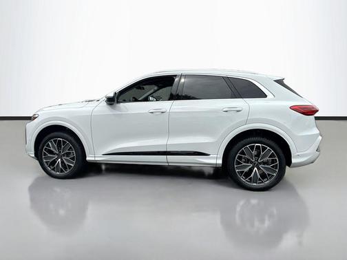 Glacier White Metallic 2025 Audi Q5 Premium Plus TFSI quattro S tronic