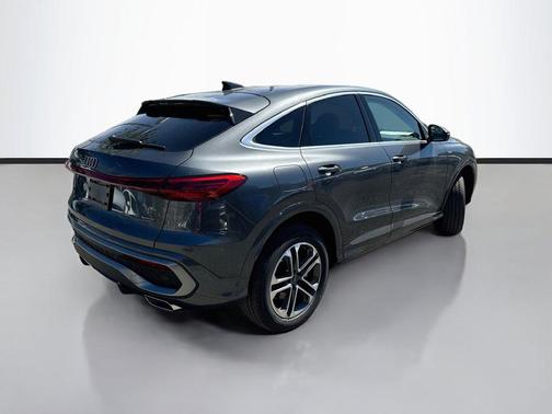Daytona Gray Pearl Effect 2026 Audi Q5 Sportback Premium Plus TFSI quattro S tronic