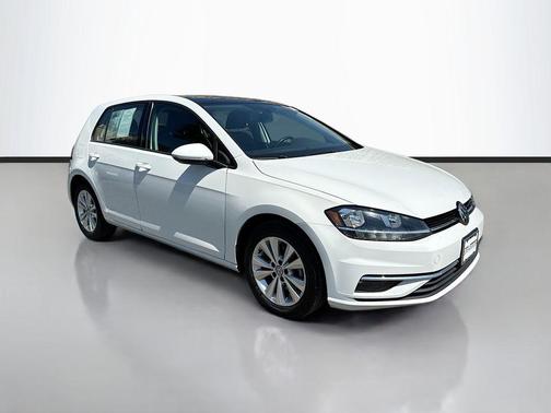 Pure White 2018 Volkswagen Golf TSI SE