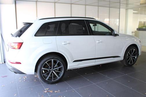 2026 Audi Q7 45 Premium Plus