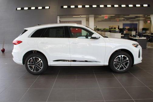 2025 Audi Q5 Premium TFSI quattro S tronic