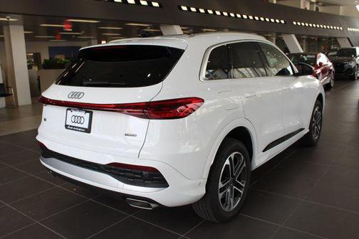 2025 Audi Q5 Premium TFSI quattro S tronic
