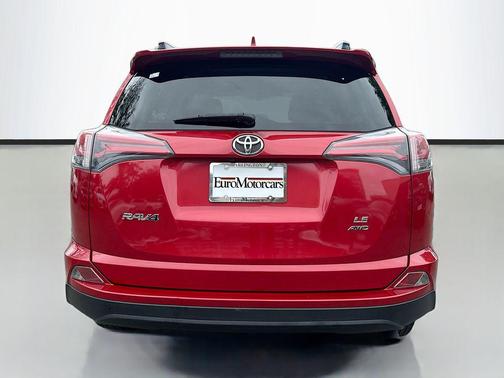 Barcelona Red Metallic 2016 Toyota RAV4 LE