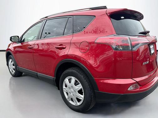 Barcelona Red Metallic 2016 Toyota RAV4 LE