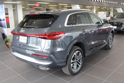 2025 Audi Q5 Premium TFSI quattro S tronic