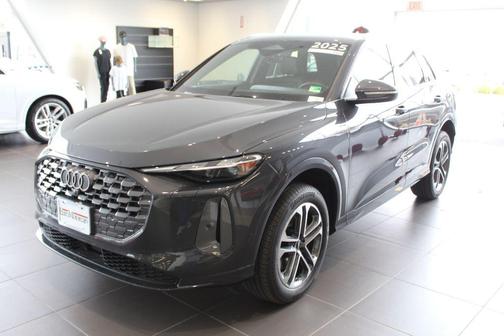 2025 Audi Q5 Premium TFSI quattro S tronic