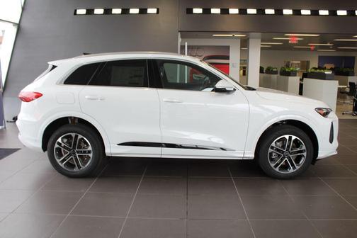 2025 Audi Q5 Premium TFSI quattro S tronic