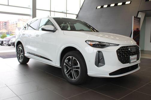 2025 Audi Q5 Premium TFSI quattro S tronic