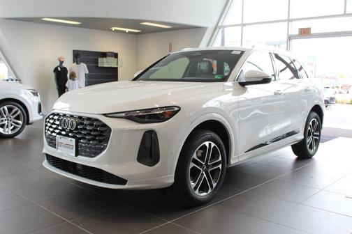 2025 Audi Q5 Premium TFSI quattro S tronic