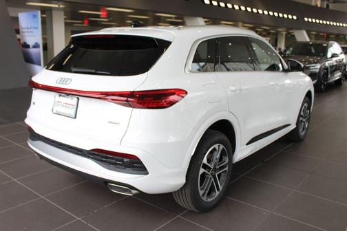 2025 Audi Q5 Premium TFSI quattro S tronic