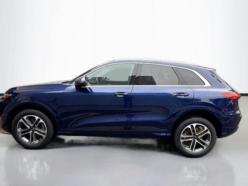 Navarra Blue Metallic 2025 Audi Q5 Premium TFSI quattro S tronic
