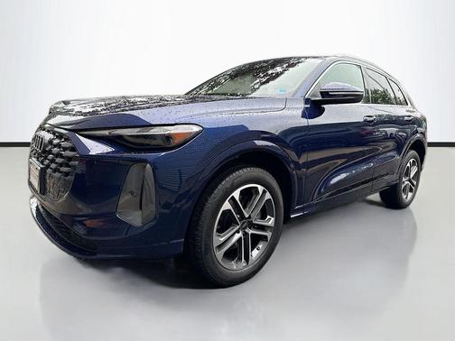 Navarra Blue Metallic 2025 Audi Q5 Premium TFSI quattro S tronic