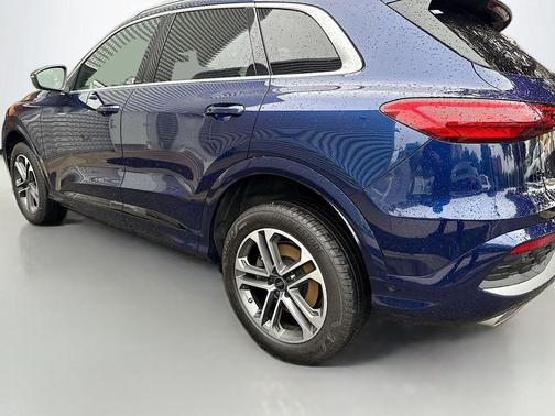 Navarra Blue Metallic 2025 Audi Q5 Premium TFSI quattro S tronic