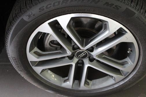 2025 Audi Q5 Premium TFSI quattro S tronic