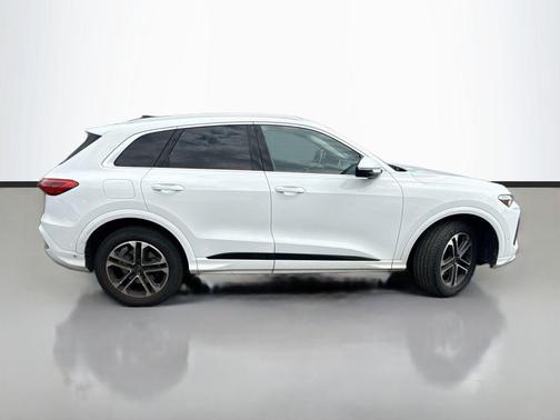 Arkona White 2025 Audi Q5 Premium TFSI quattro S tronic