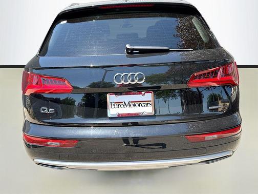 Black Metallic 2020 Audi Q5 45 Prestige