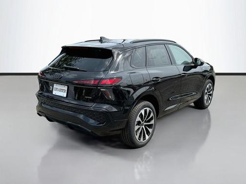 Mythos Black Metallic 2026 Audi Q3 TFSI quattro S tronic