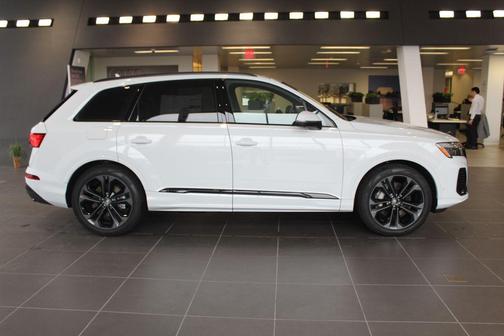 2026 Audi Q7 55 Premium Plus