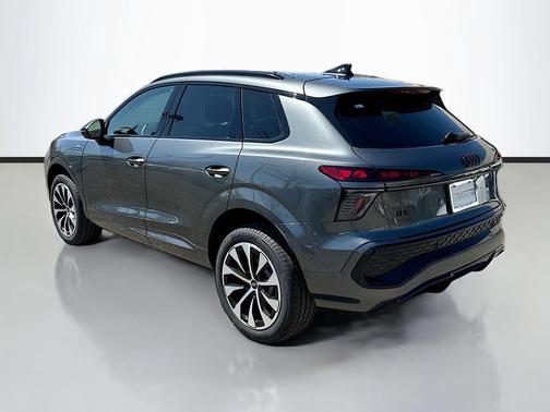 Daytona Gray Pearl Effect 2026 Audi Q3 TFSI quattro S tronic