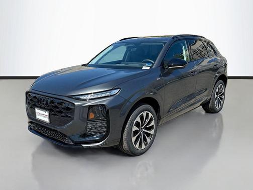 Daytona Gray Pearl Effect 2026 Audi Q3 TFSI quattro S tronic