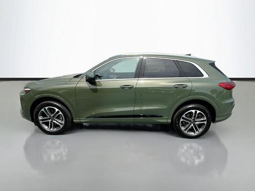 District Green Metallic 2025 Audi Q5 Premium Plus TFSI quattro S tronic