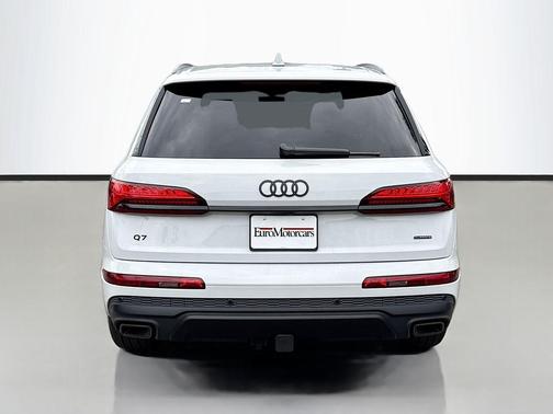 Glacier White Metallic 2026 Audi Q7 45 Premium