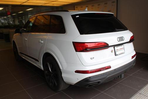 2025 Audi Q7 55 Premium Plus