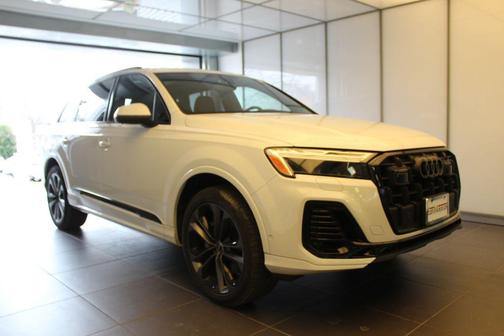 2025 Audi Q7 55 Premium Plus