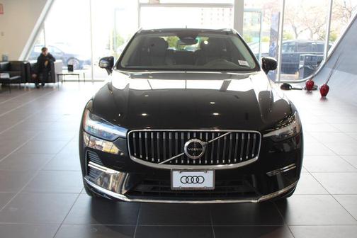 2023 Volvo XC60 B5 Plus Bright Theme