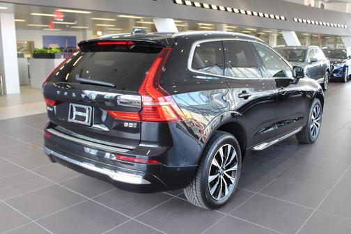 2023 Volvo XC60 B5 Plus Bright Theme