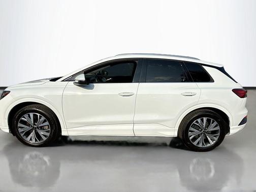 Glacier White Metallic 2023 Audi Q4 e-tron Premium Plus 40 RWD