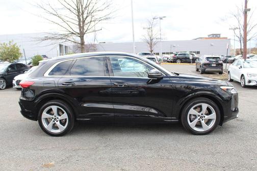 Mythos Black Metallic 2025 Audi Q5 Prestige TFSI quattro S tronic