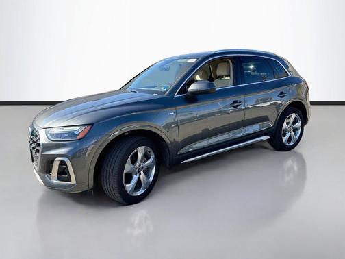Daytona Gray Pearl Effect 2024 Audi Q5 45 S line Premium Plus