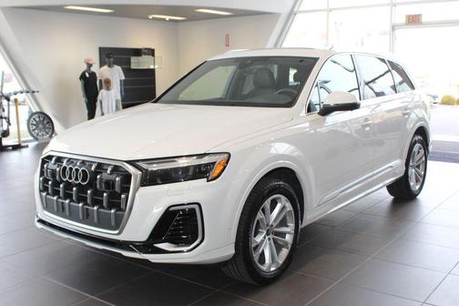2025 Audi Q7 55 Premium Plus