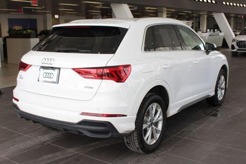 2025 Audi Q3 Premium 45 TFSI S line quattro Tiptronic