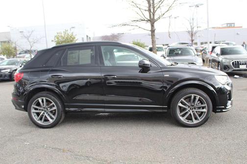 Mythos Black Metallic 2025 Audi Q3 Premium 45 TFSI S line quattro Tiptronic