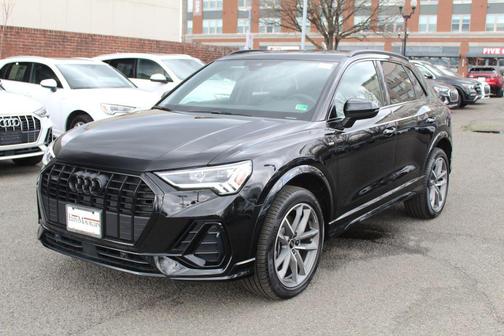 Mythos Black Metallic 2025 Audi Q3 Premium 45 TFSI S line quattro Tiptronic