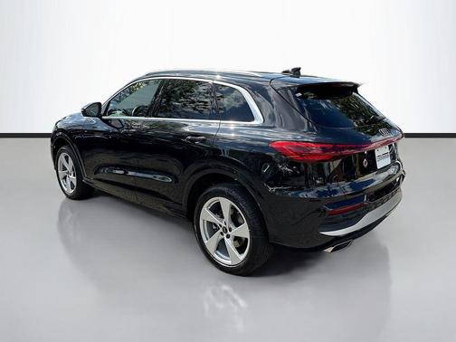 Black Metallic 2025 Audi Q5 Premium Plus TFSI quattro S tronic