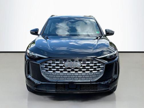 Black Metallic 2025 Audi Q5 Premium Plus TFSI quattro S tronic