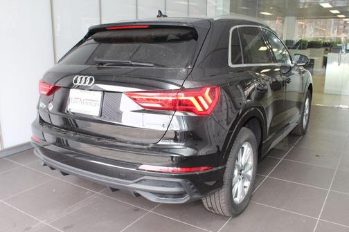 2025 Audi Q3 Premium 45 TFSI S line quattro Tiptronic