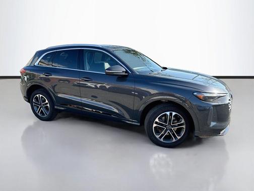 Tambora Gray Metallic 2025 Audi Q5 Premium TFSI quattro S tronic
