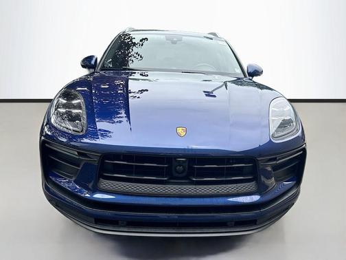 Gentian Blue Metallic 2024 Porsche Macan Macan