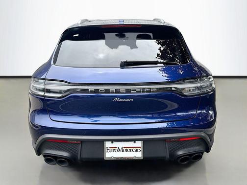Gentian Blue Metallic 2024 Porsche Macan Macan