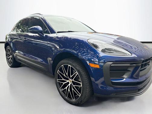 Gentian Blue Metallic 2024 Porsche Macan Macan